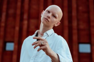 Photo donating to fake cancer fund story