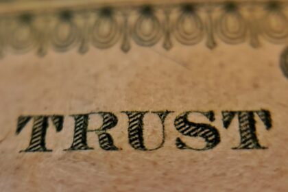 Photo partner lies about money