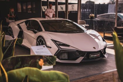 Photo luxury car for cash
