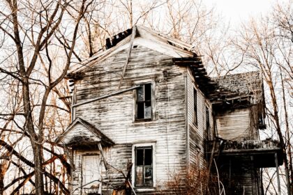 Photo forging a house deed