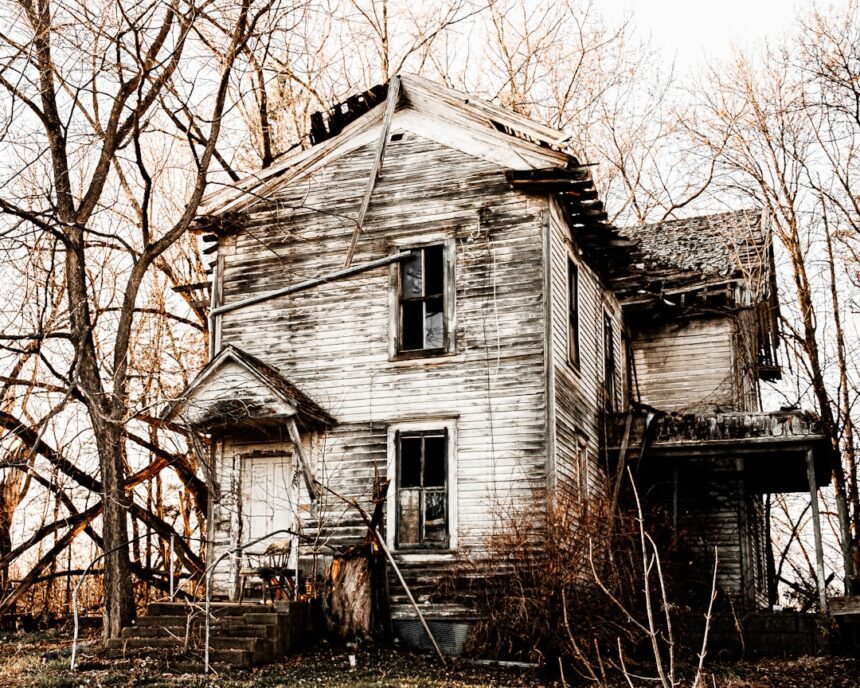 Photo forging a house deed