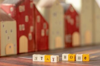 Photo family real estate fraud