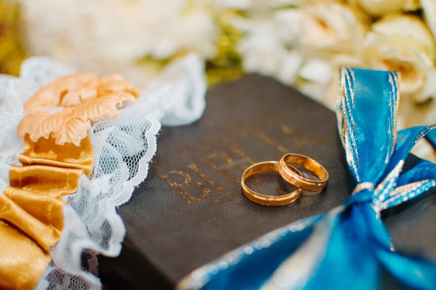 Photo financial fraud marriage
