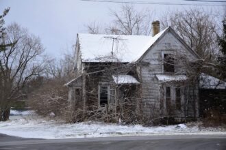 Photo wife lost house