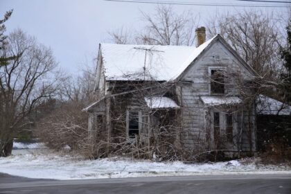 Photo wife lost house