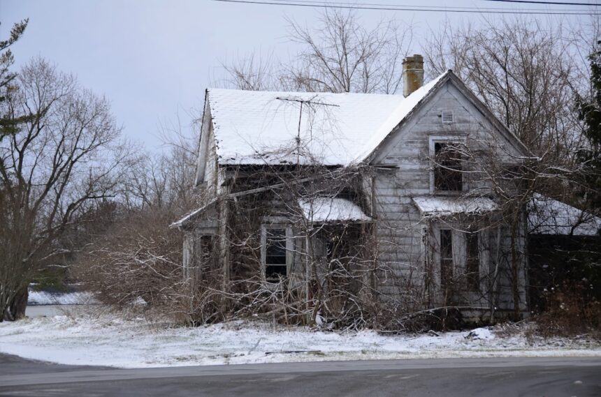 Photo wife lost house