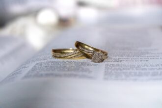 Photo financial fraud marriage