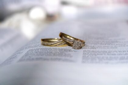 Photo financial fraud marriage
