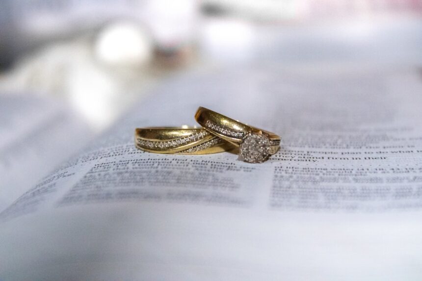 Photo financial fraud marriage