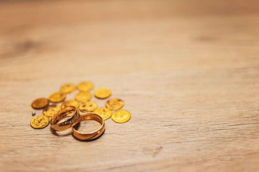 Photo financial infidelity
