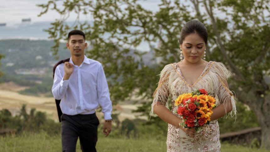 Photo husband leaves wife