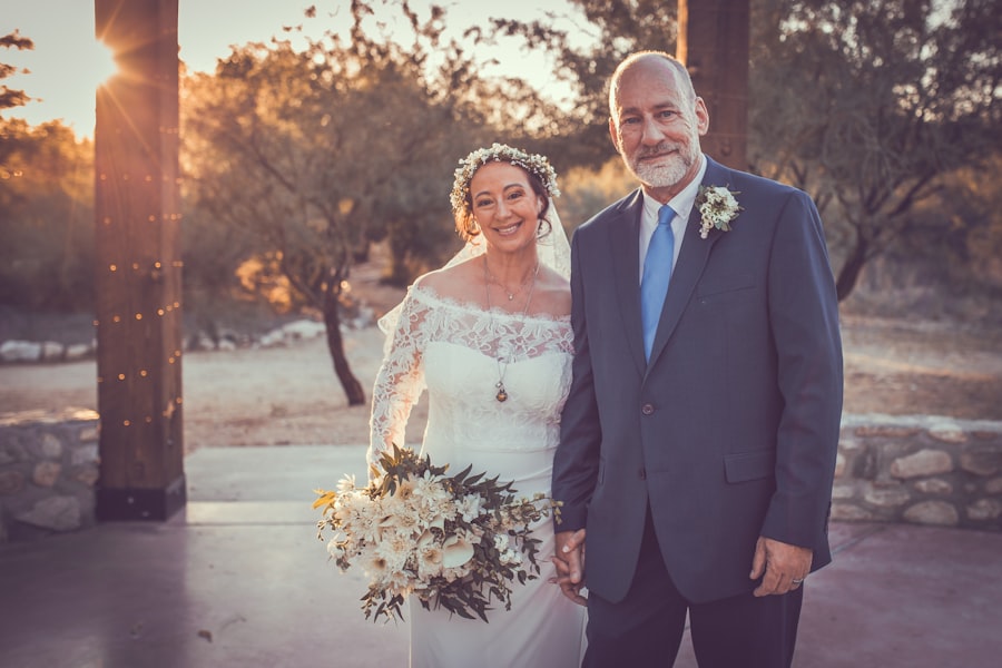 Photo husband leaves wife