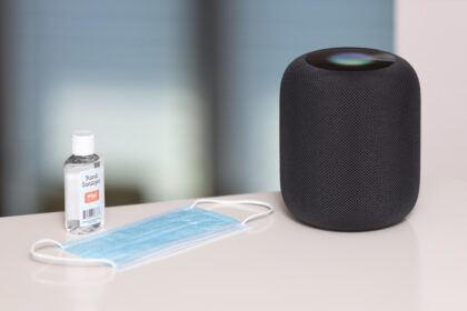 Photo smart speakers