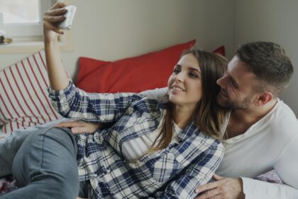 Photo cheating spouse device