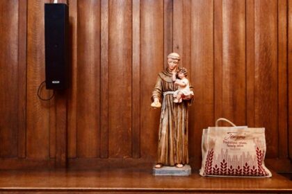 Photo thanksgiving courtroom