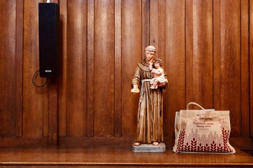 Photo thanksgiving courtroom