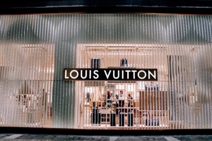 Photo luxury purchase fraud indicators