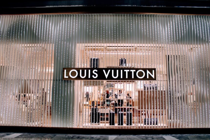 Photo luxury purchase fraud indicators