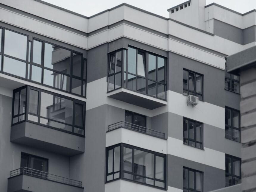 Photo apartment lease fraud