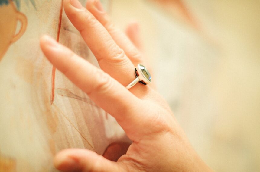 Photo engagement ring infidelity