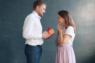 Photo relationship red flags financial