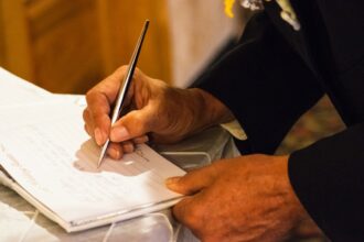 Photo vendor contract signature