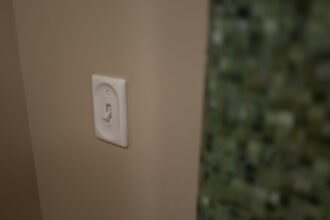 Photo smart thermostat guest mode