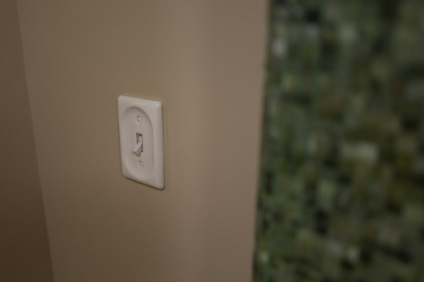 Photo smart thermostat guest mode