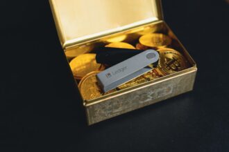Photo crypto wallet