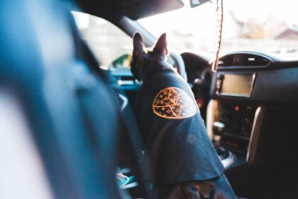 Photo sheriff supervise key turnover