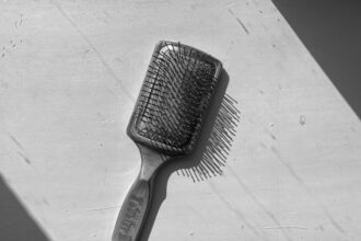 Photo hairbrush