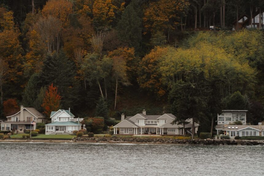 Photo lake house deposit