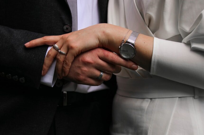 Photo tracked wifes secret business meetings