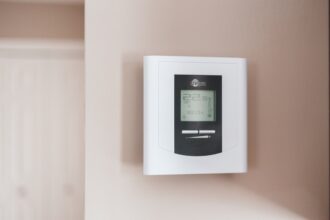Photo thermostat geofencing