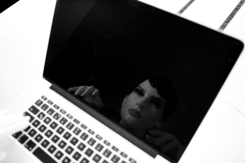 Photo thief with tech