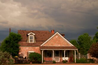 Photo Homeowners Association financial mismanagement