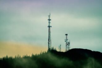 Photo cell tower tracking