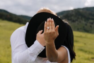 Photo exposes wife secret life