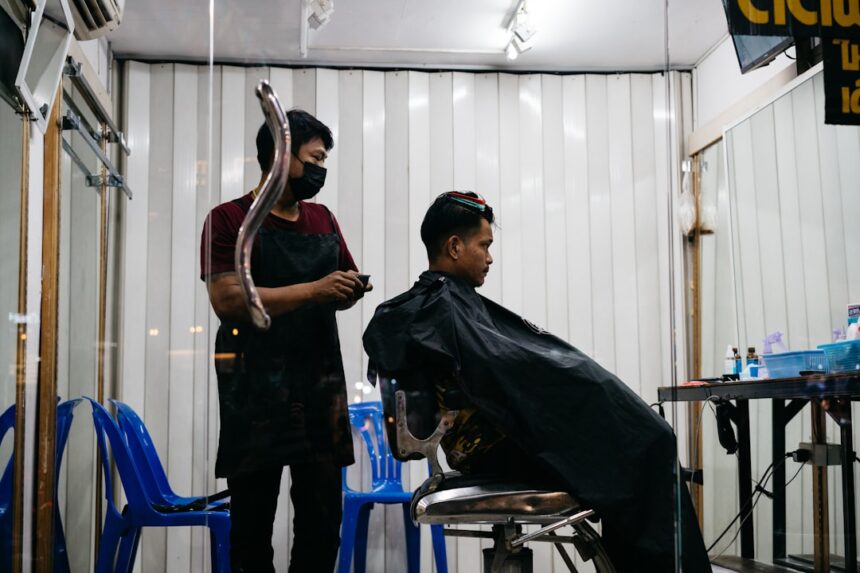 Photo tech expert groom