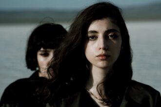 Photo betrayal drama