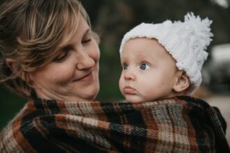 Photo raising a child