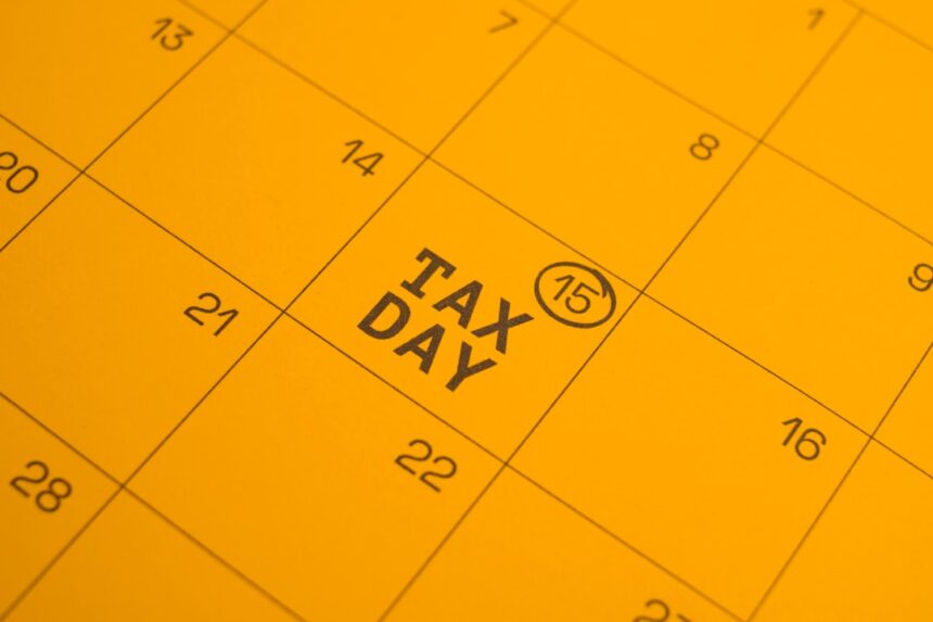 Photo family tax